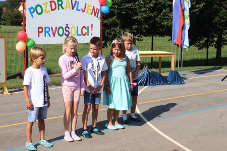 PRVI ŠOLSKI DAN BEGUNJE 13 FOTO LJUBO VUKELIČ